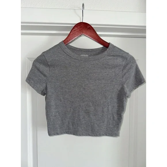 Wild Fable Charcoal Short Sleeve Crop Top - Picture 2 of 7